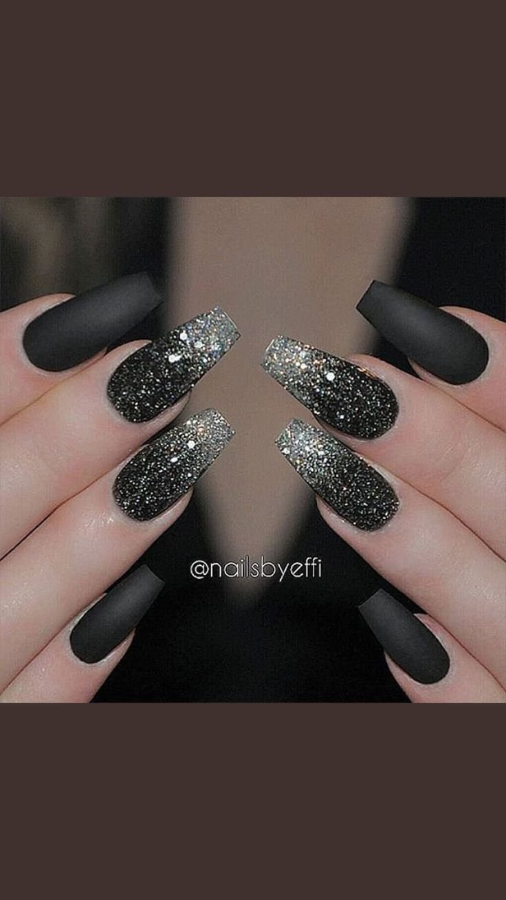 Маникюр паутинка с блестками