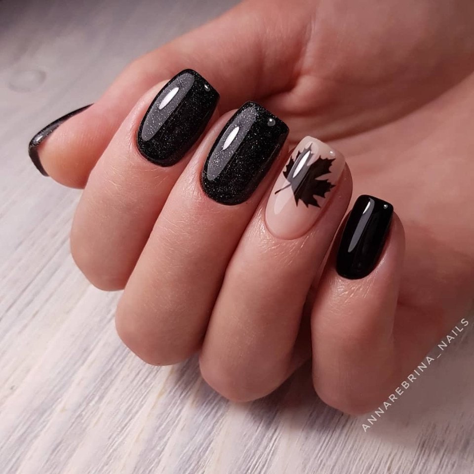 Маникюр черный на короткие ногти необычный
