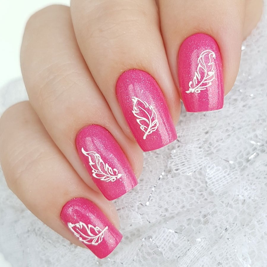 Летний маникюр со стемпингом