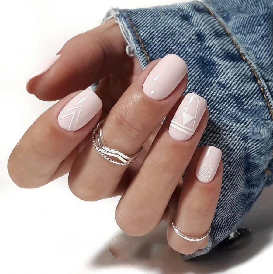 Стильный френч на ногтях