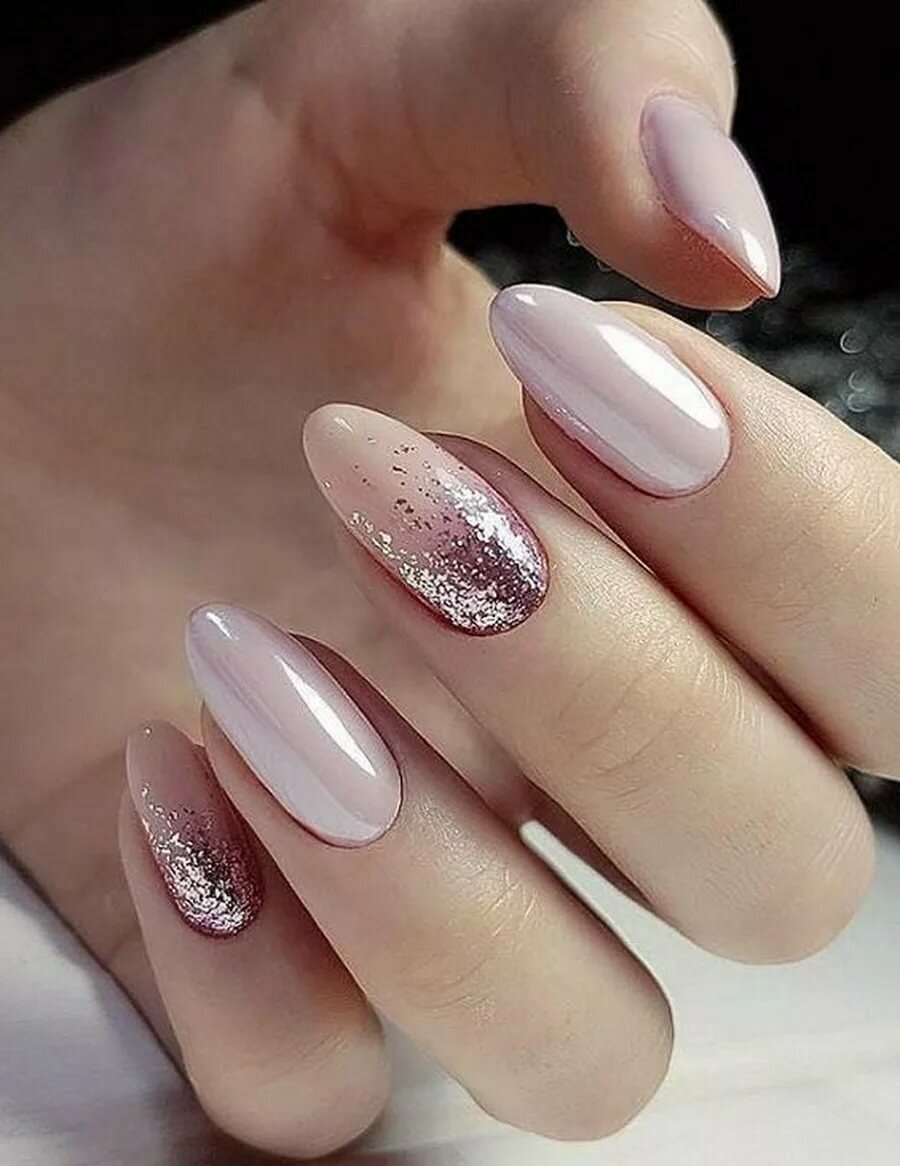 Длинные розовые ногти