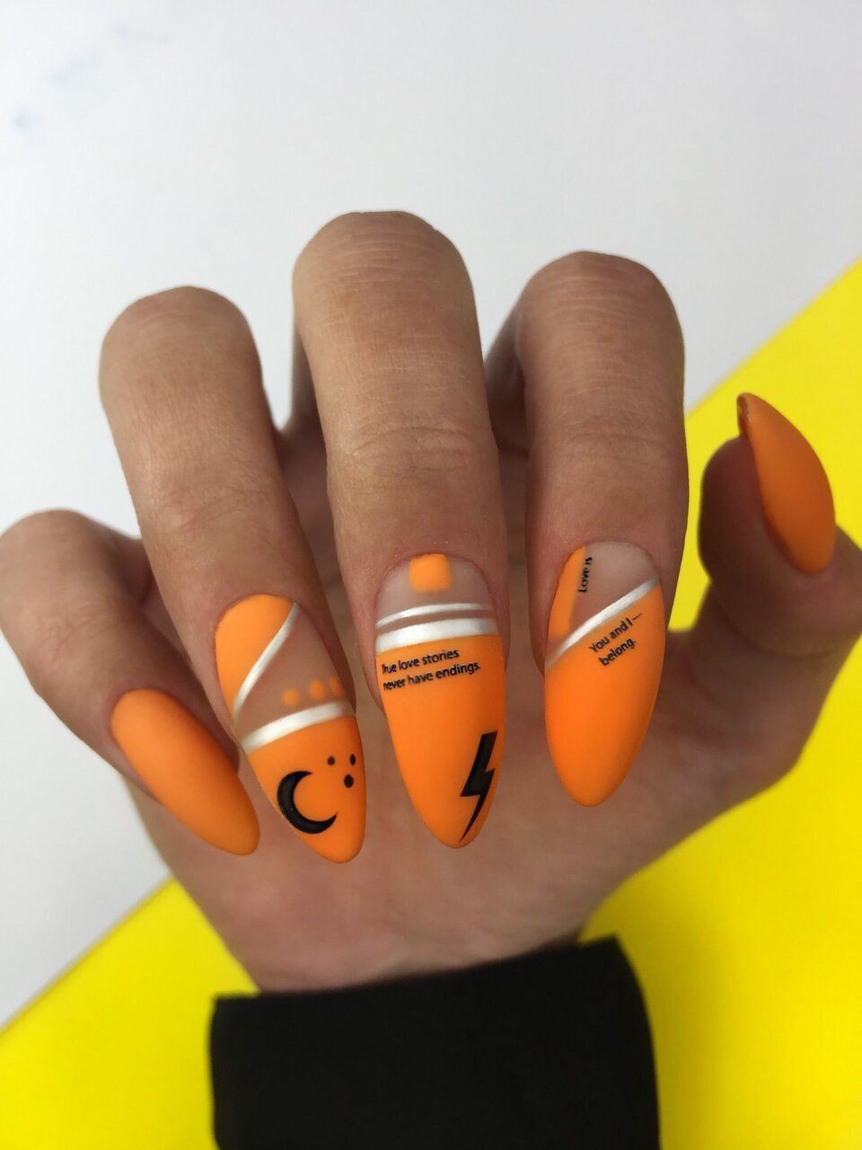 Асимметричный маникюр 2021