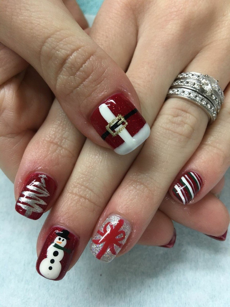 Новогодний маникюр подарочек