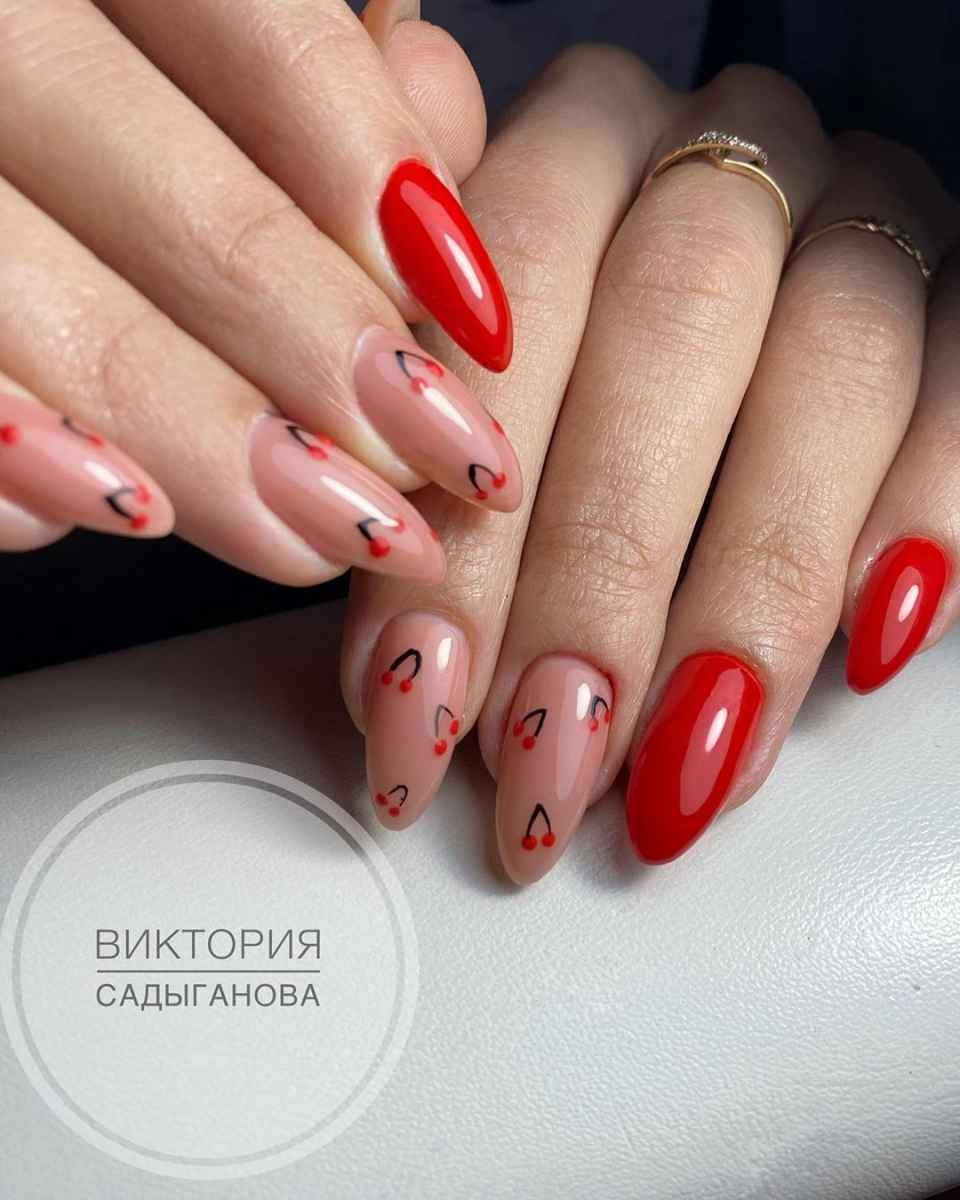 Маникюр сочная вишня