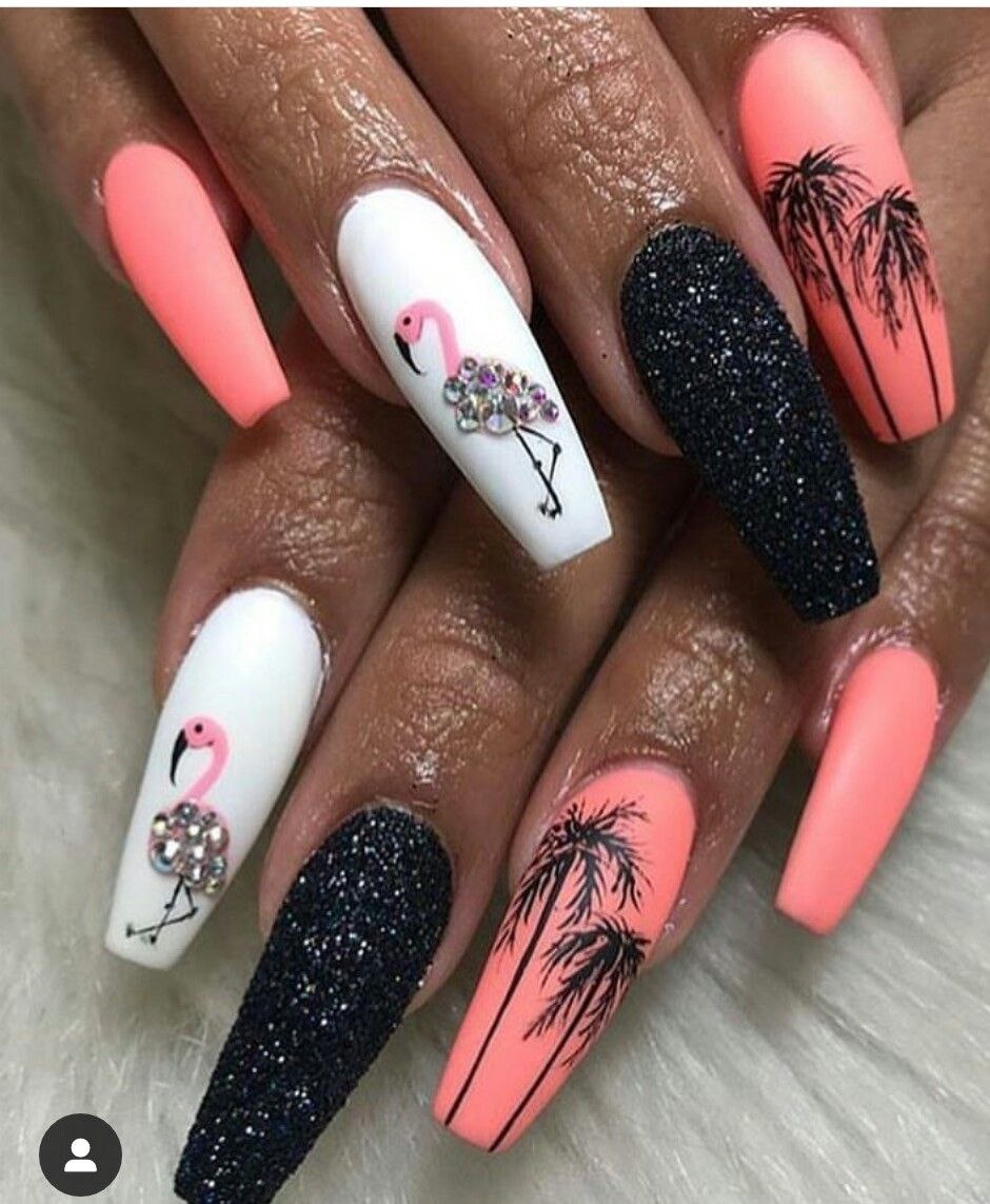 Яркий маникюр на длинные ногти