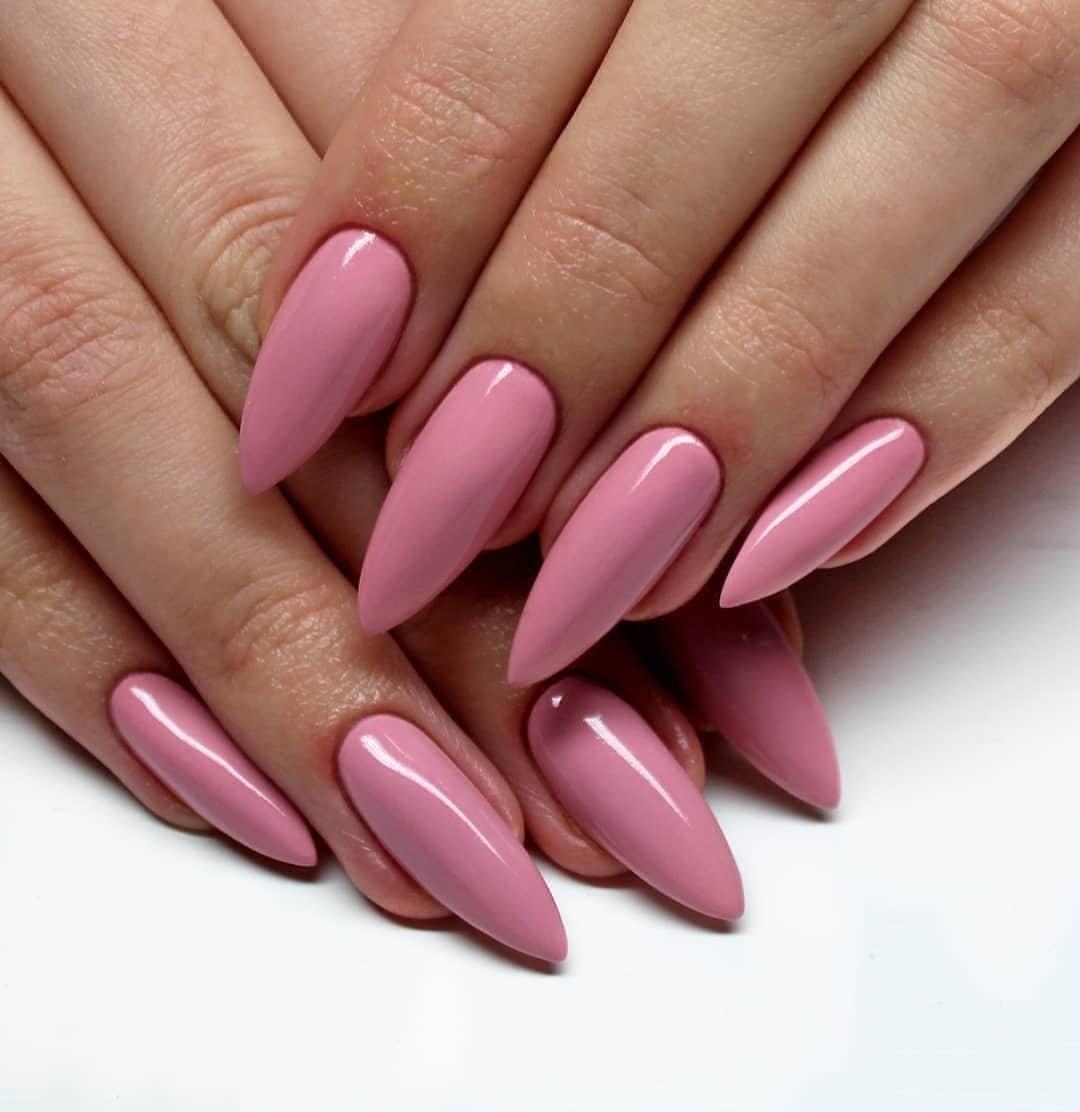 Красивый дизайн ногтей миндалевидный. Розовый нюдовый маникюр миндаль. Маникюр на миндалевидные ногти. Розовый маникюр миндальной. Розовые миндальные ногти.
