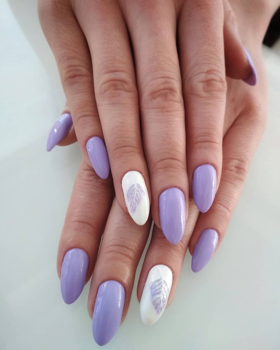 Маникюр с серебряными полосками