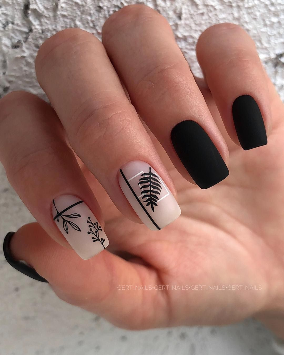 Черно белый матовый маникюр на короткие ногти