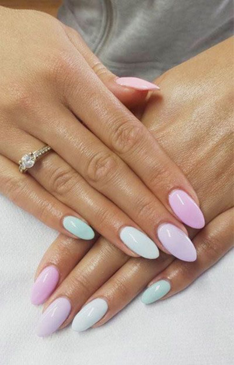 Ногти разноцветные нежные