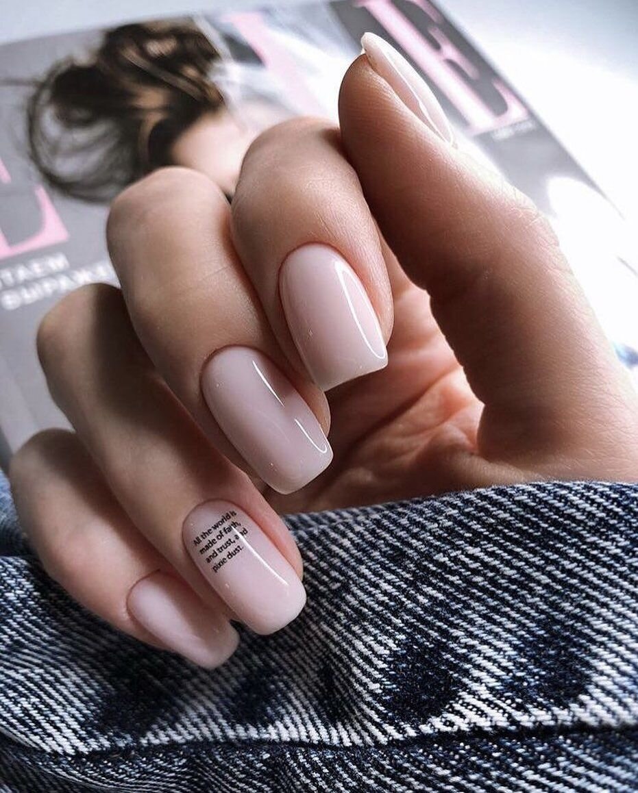 Нюдовый маникюр 2021 на короткие ногти квадрат