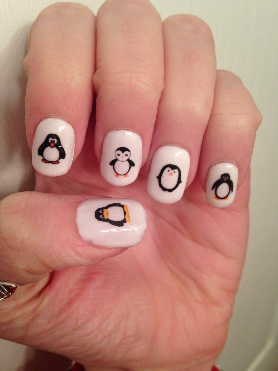 Пингвин на ногтях