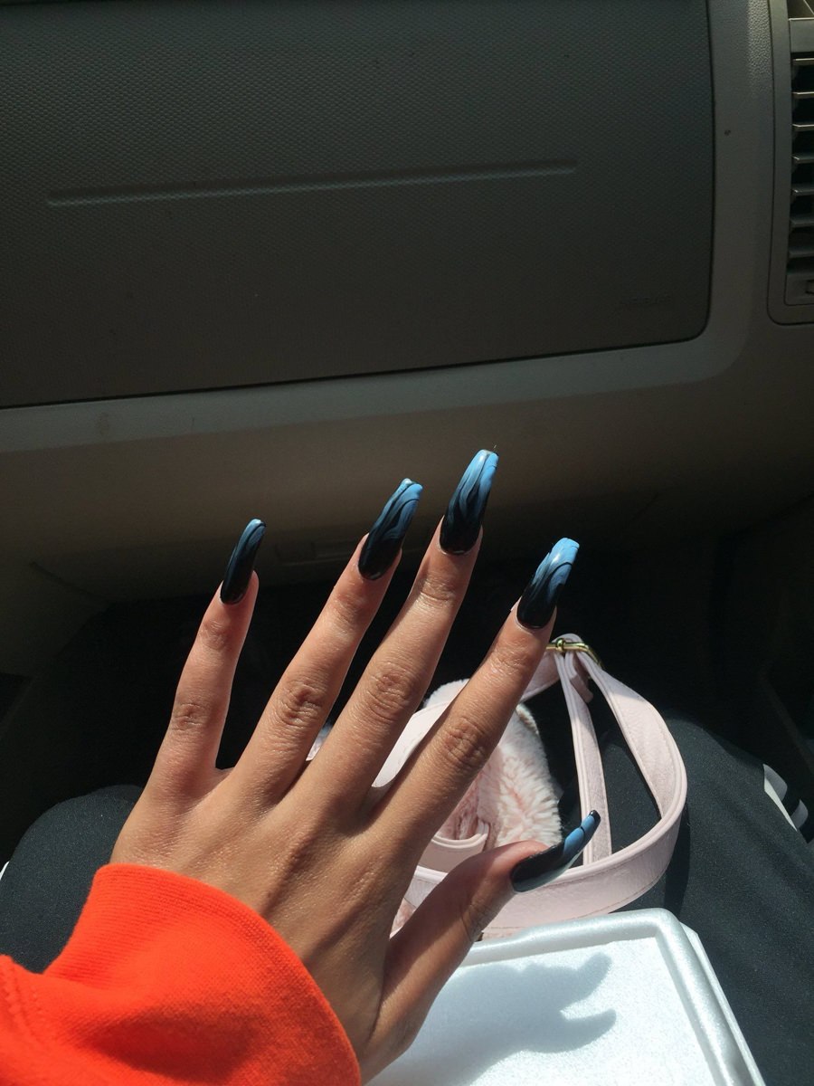 Бомбовый маникюр на длинные ногти