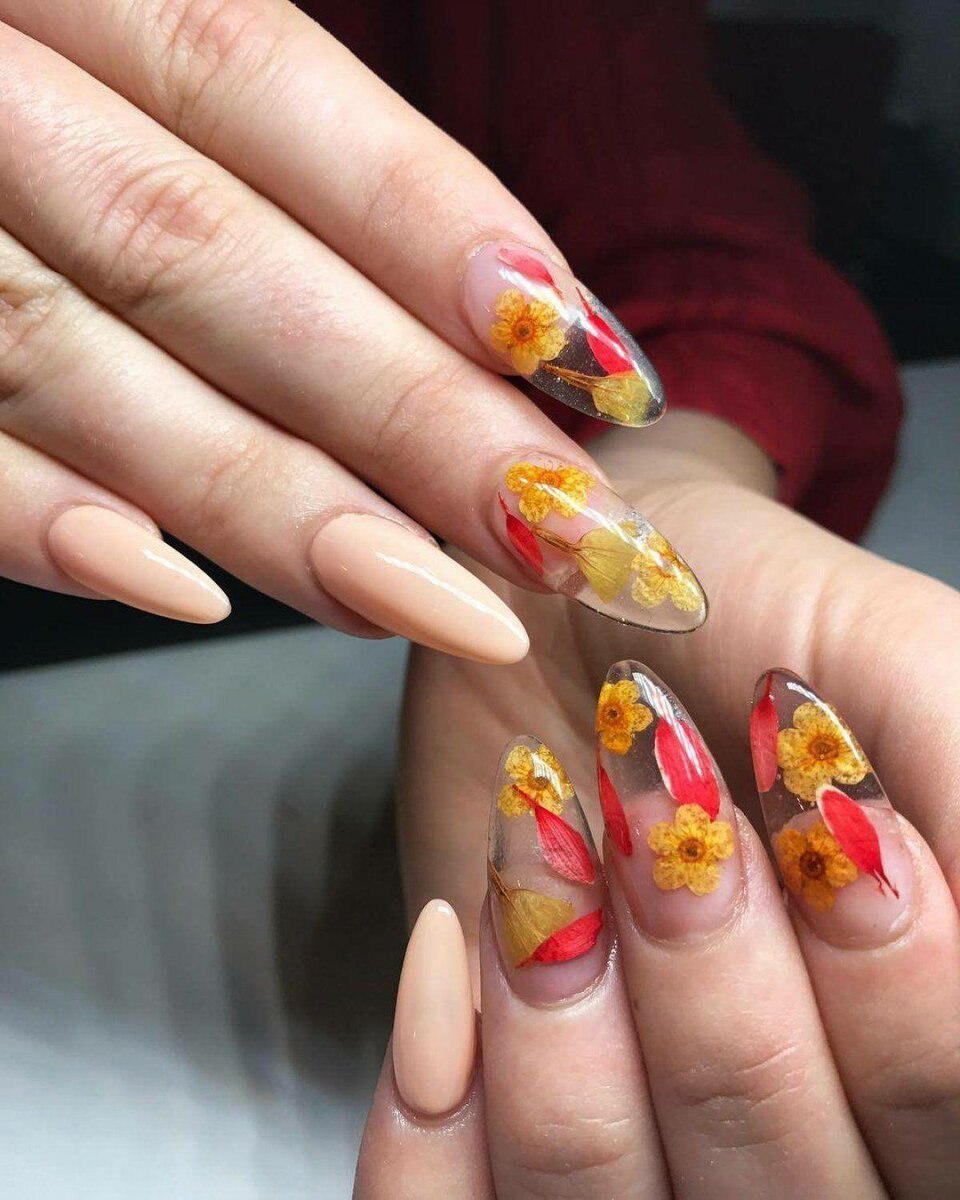Маникюр с рыбками