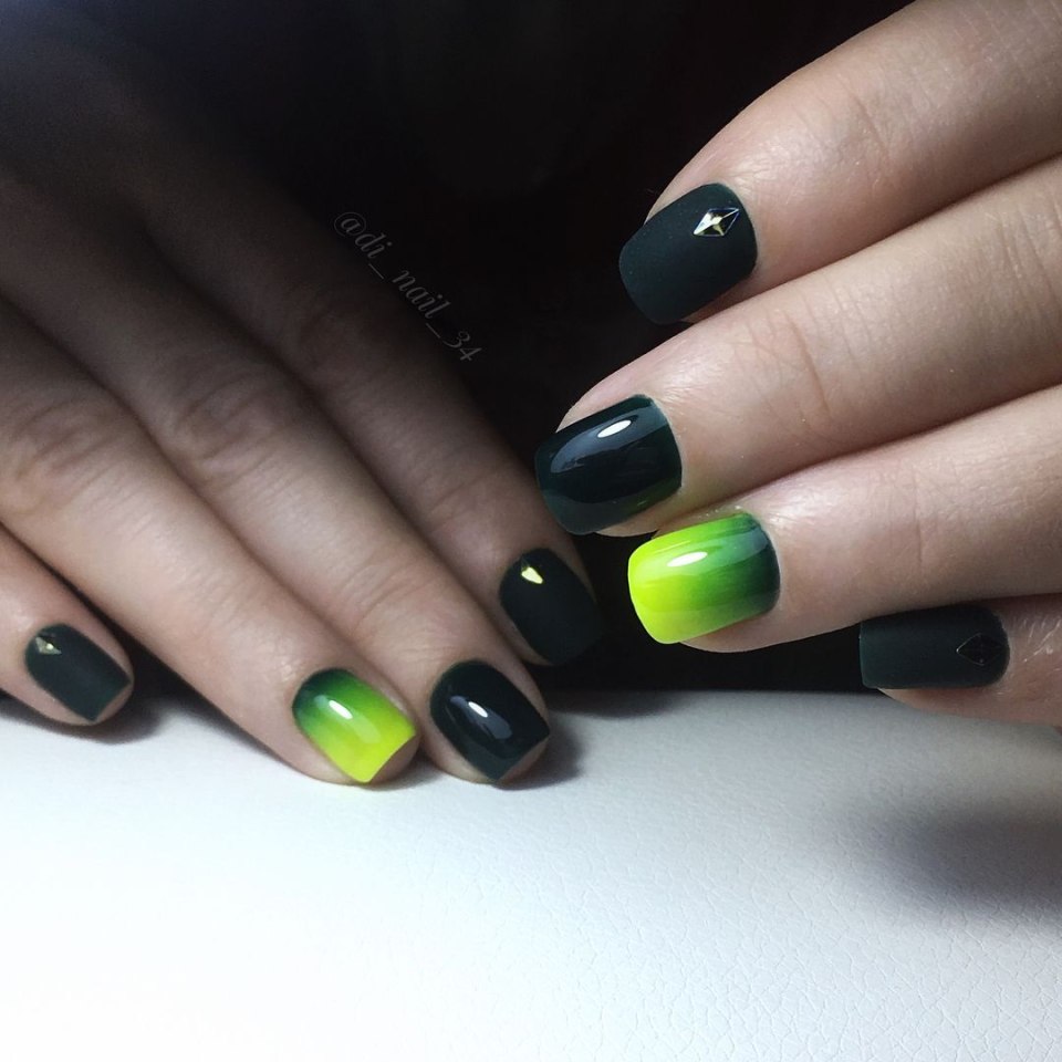 Маникюр зеленый с блеском