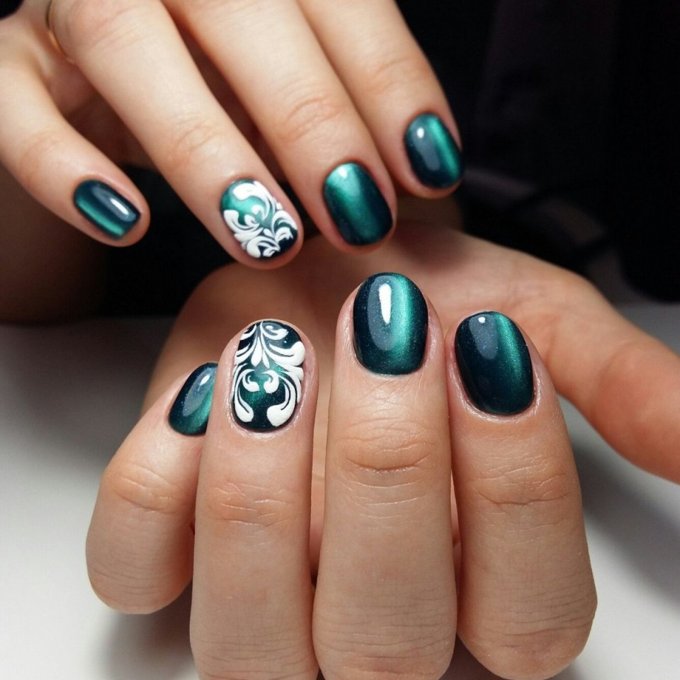 Маникюр с жидким камнем