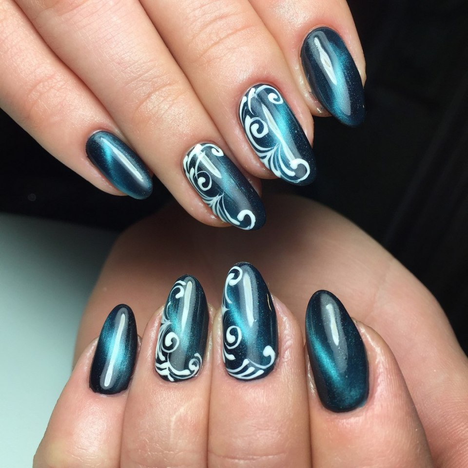 Красивый маникюр синего цвета