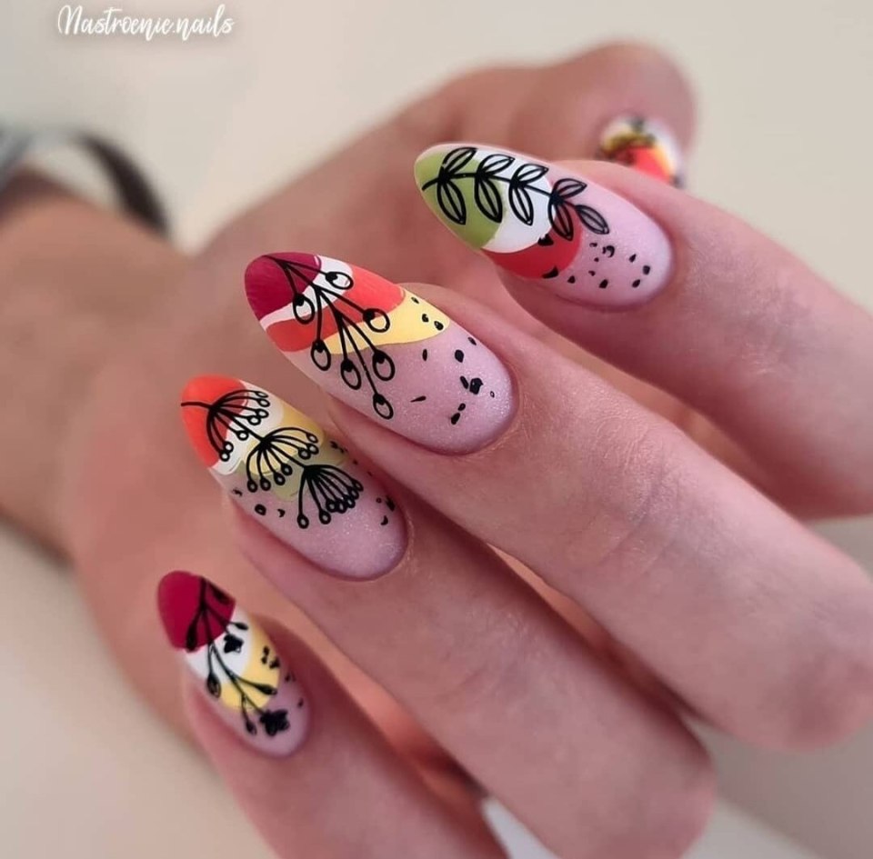 Летний маникюр с фруктами
