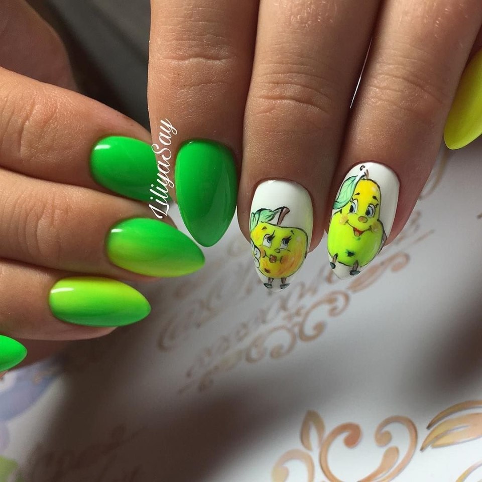 Маникюр со слайдами фрукты