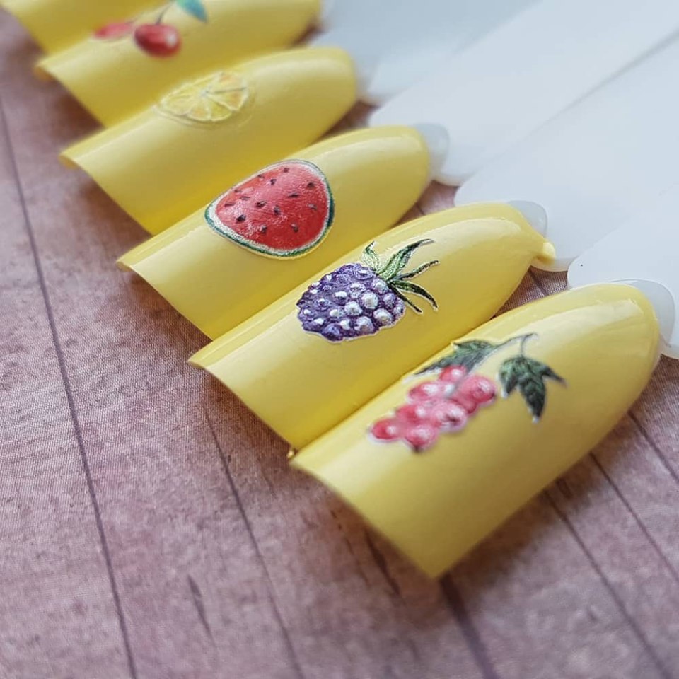 Маникюр с ананасом