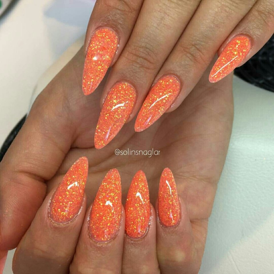 Коралловые ногти