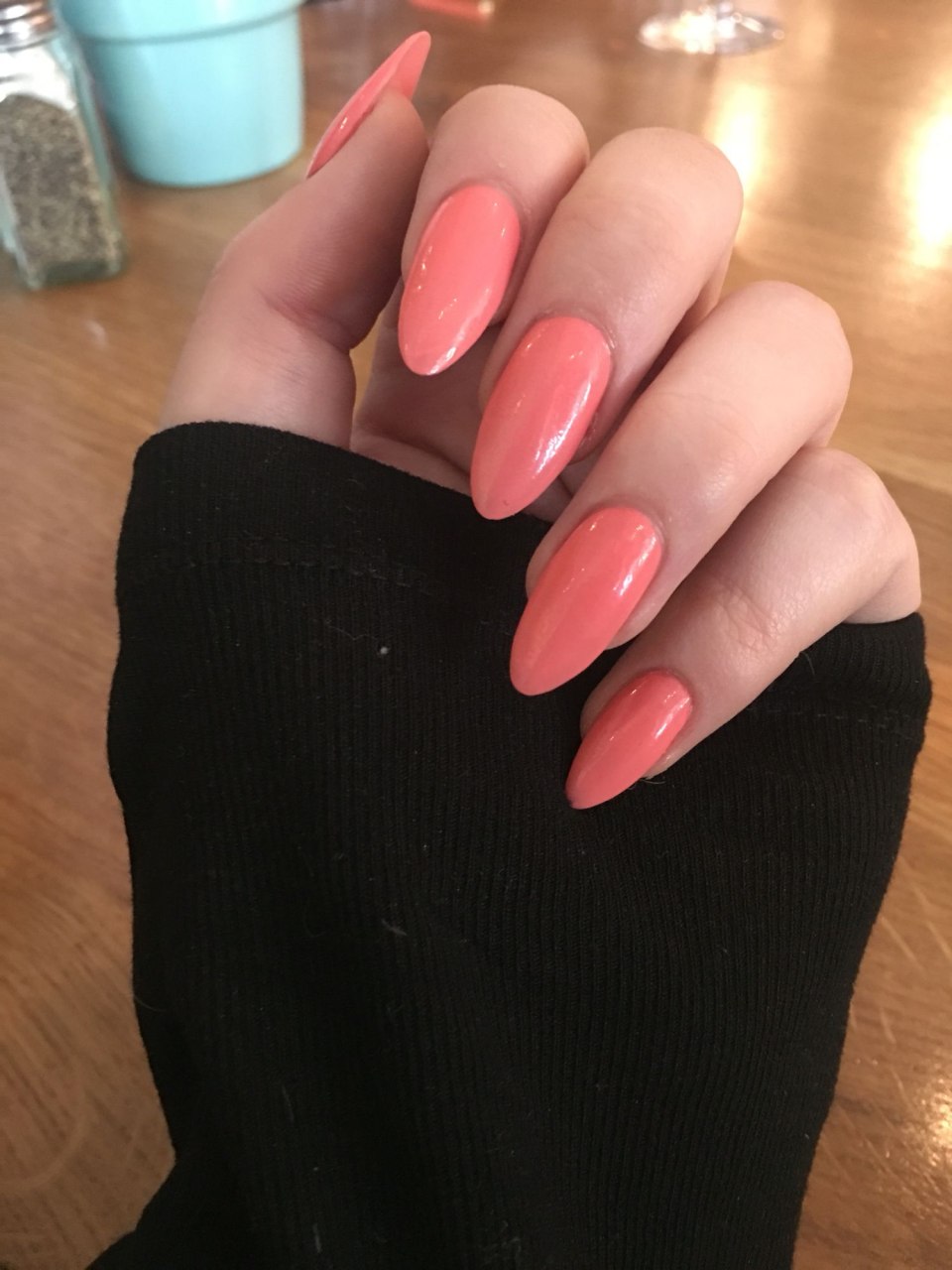 Коралловые круглые ногти