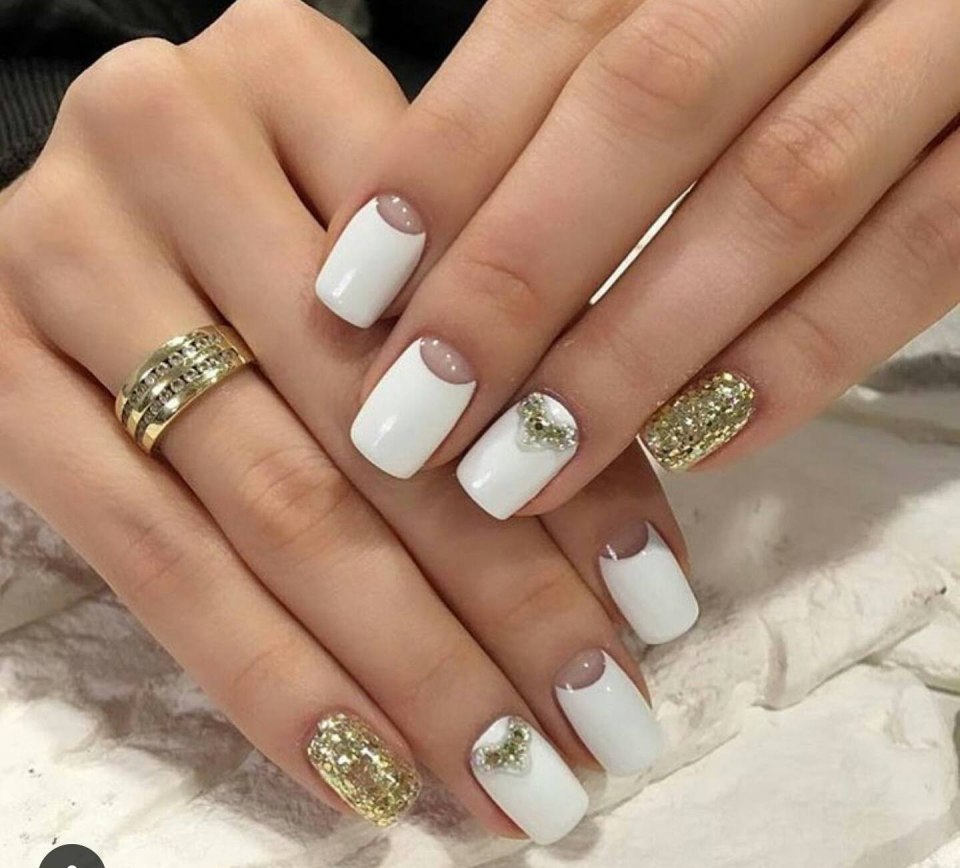Белый маникюр на короткие ногти