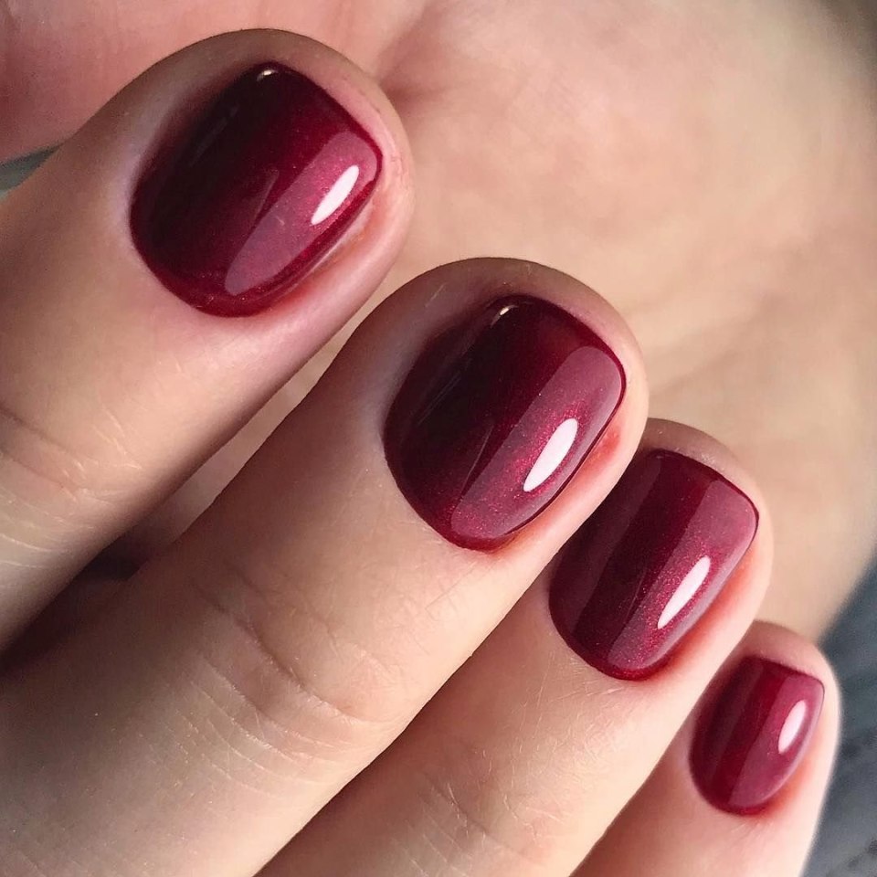 Маникюр шеллак марсала