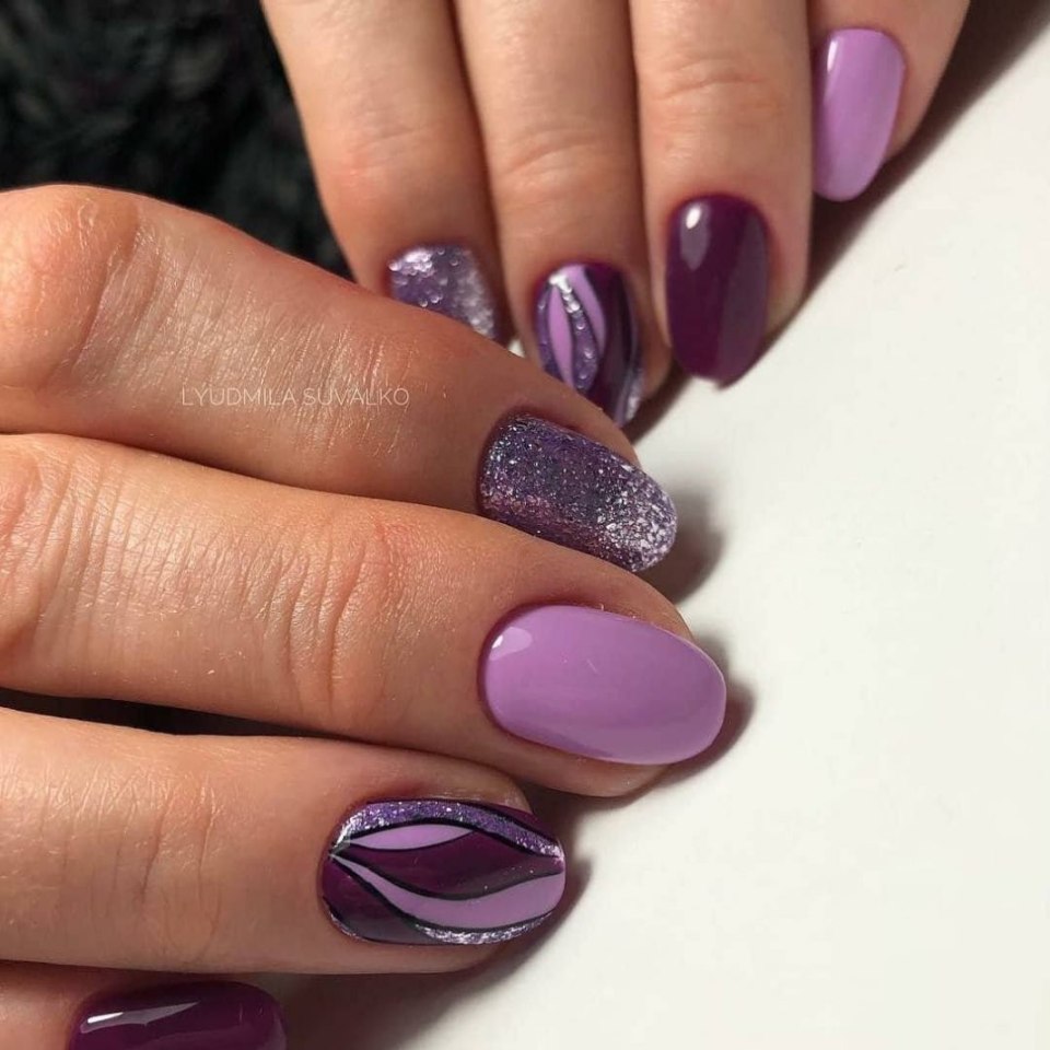 Красивый маникюр в фиолетовых тонах