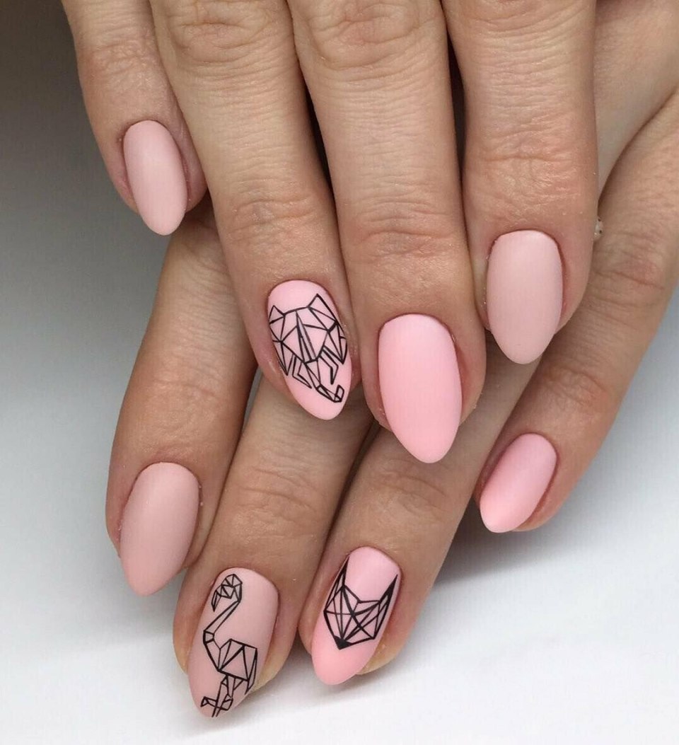 Нежный маникюр геометрия