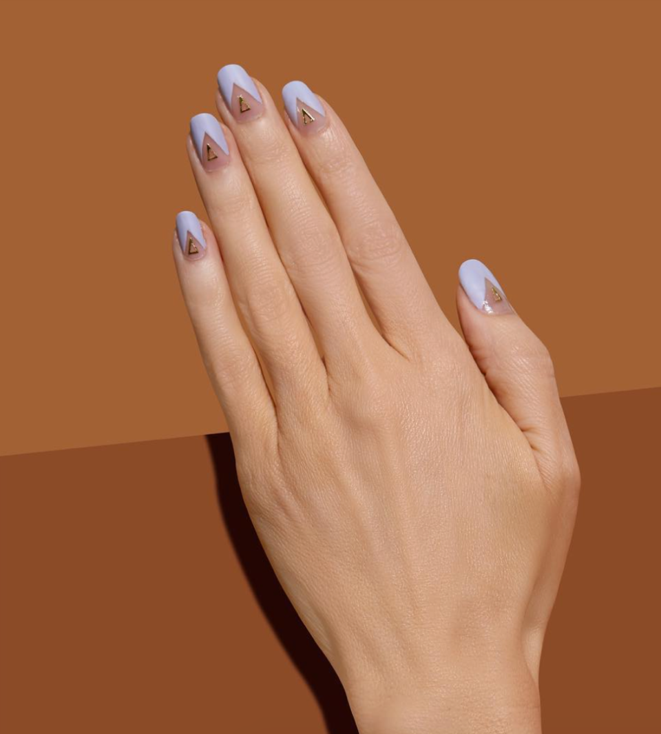 Маникюр черный нюд и яркий