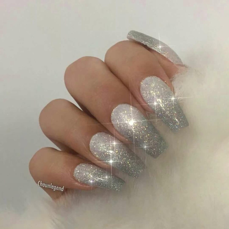 Маникюр с серебряными блестками