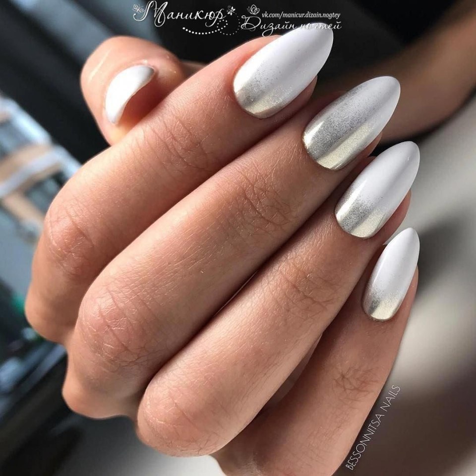 Серый перламутровый маникюр