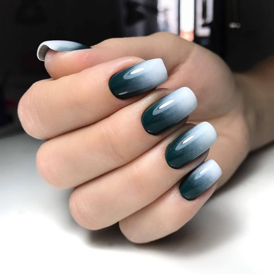 Маникюр градиент черный