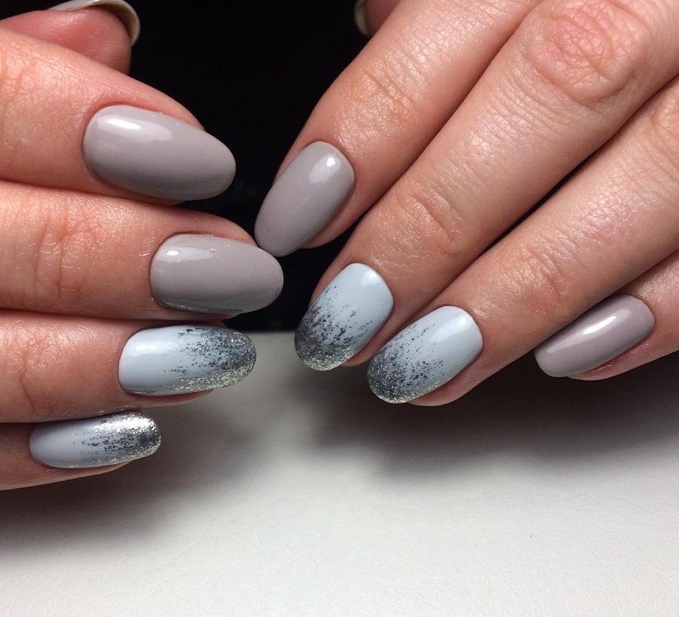Маникюр серый втирка
