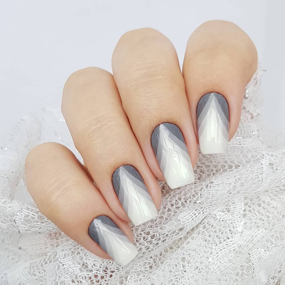 Маникюр градиент белый с втиркой