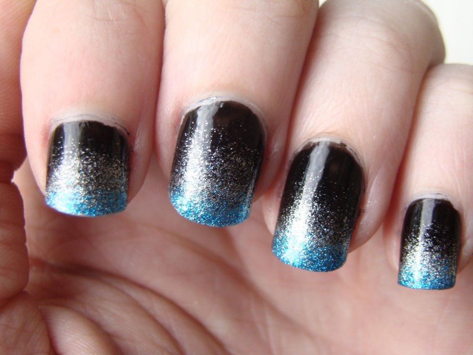 Новогодний градиентный маникюр