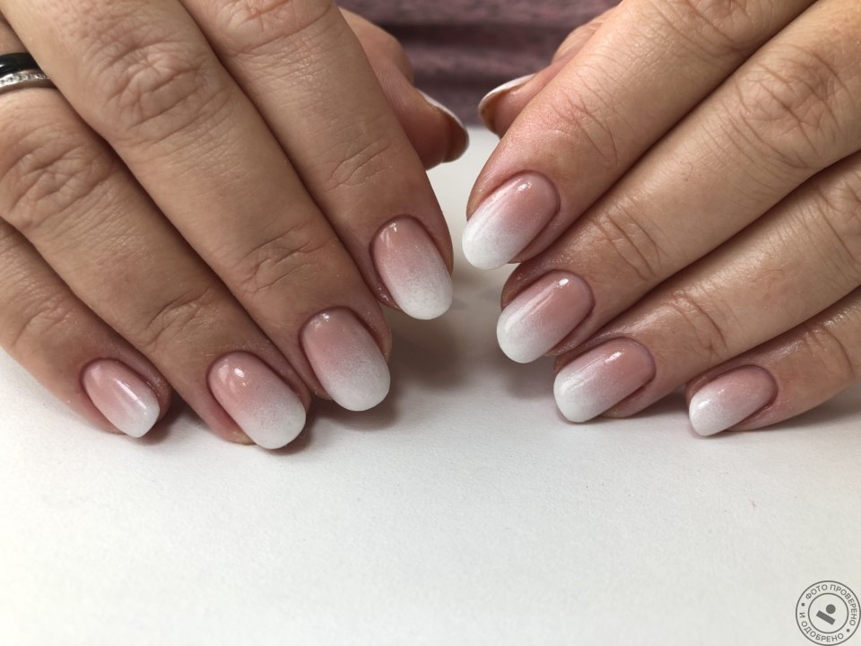 Омбре кофе с молоком на ногтях