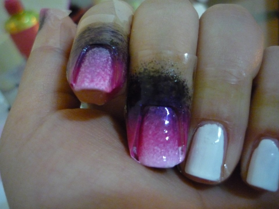 Маникюр омбре фиолетовый с белым