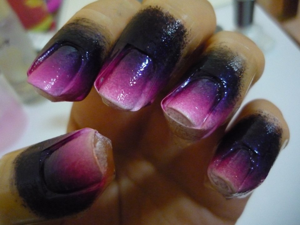 Неудачное омбре на ногтях