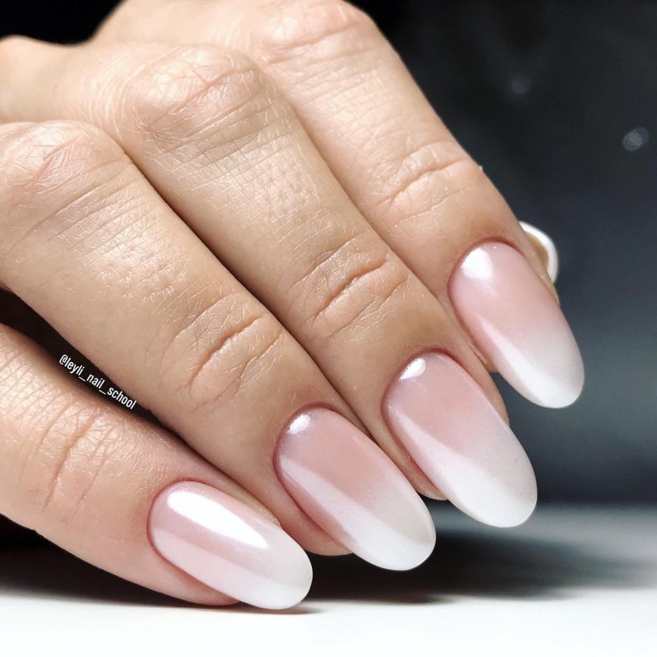 Маникюр градиент нюдовый