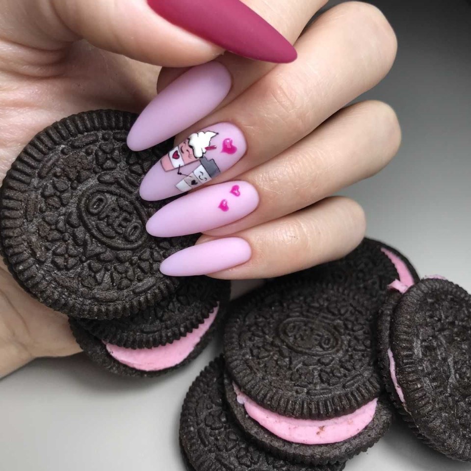 Черно-розовый маникюр матовый