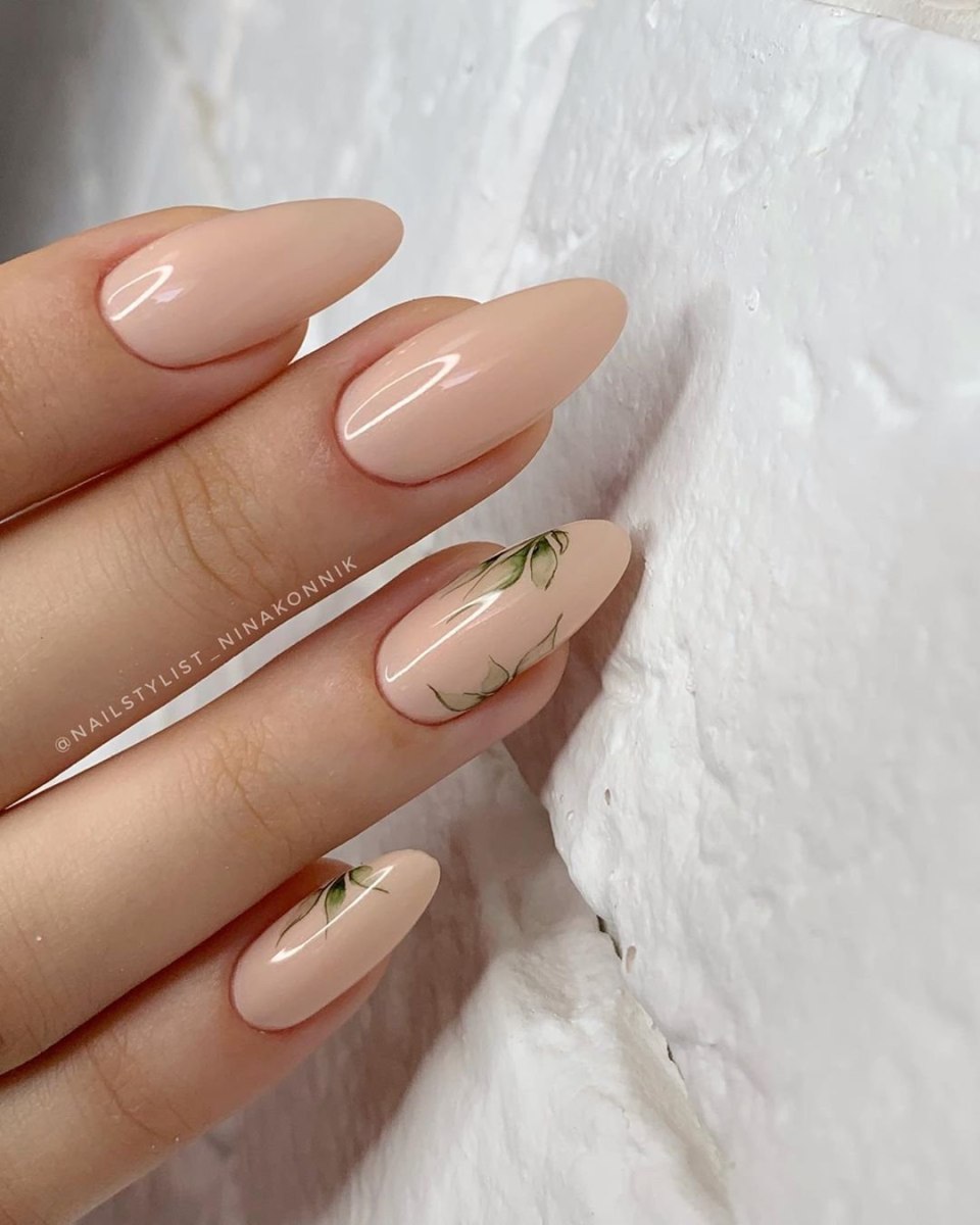 Красивый френч на овальные ногти