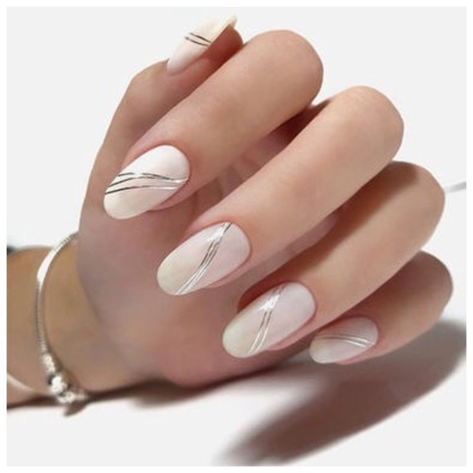 Нежный маникюр с веточкой