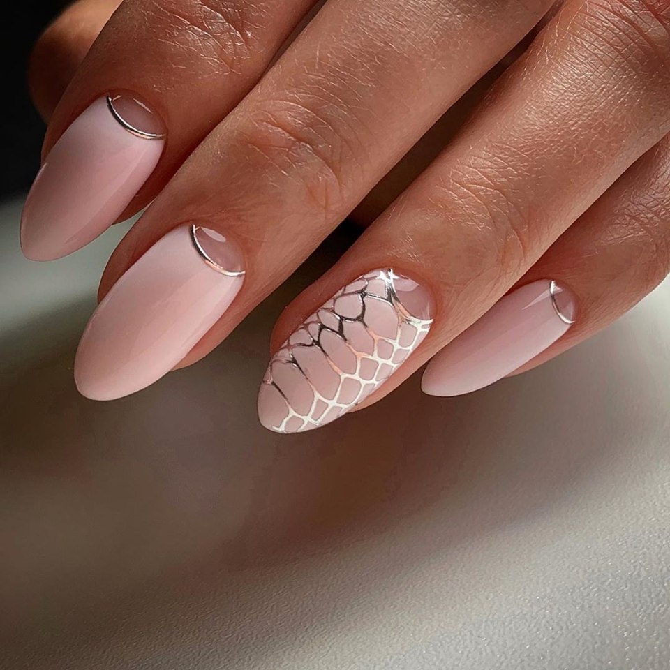 Нюдовый маникюр 2019 миндаль