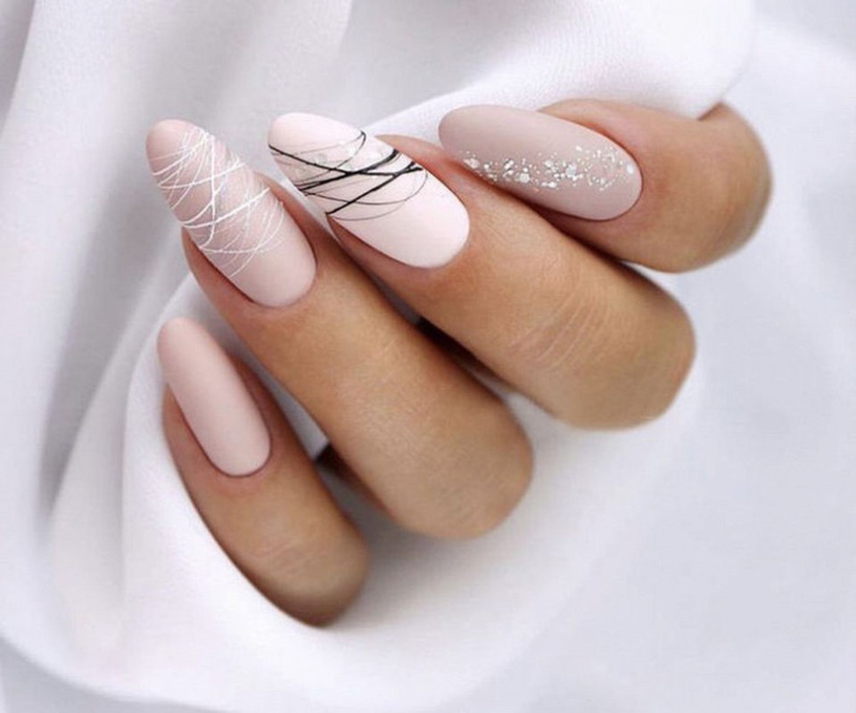 Маникюр на очень короткие ногти нежные