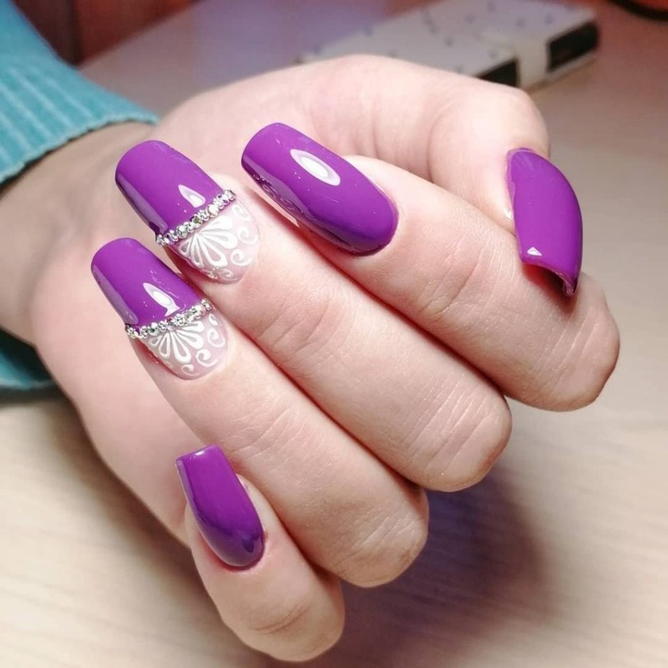 Двухцветный маникюр на короткие ногти