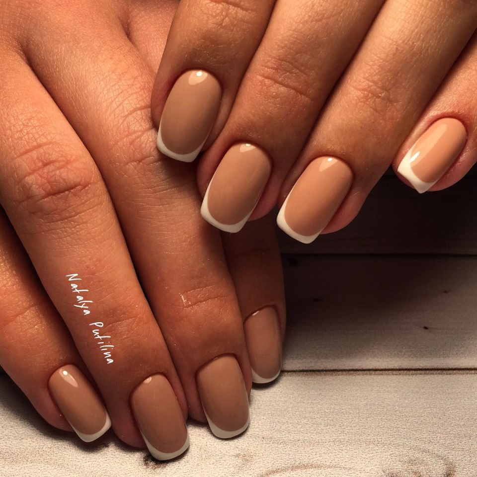 Французский маникюр молочный