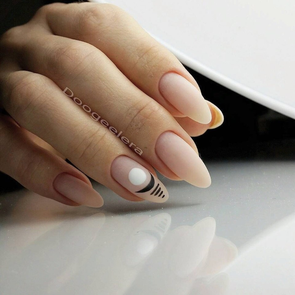 Белый камуфляж на ногтях