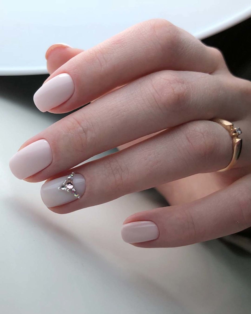 Матовый маникюр пастельных тонов