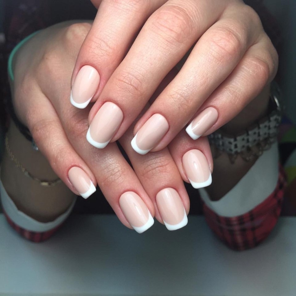 Молочный дизайн ногтей